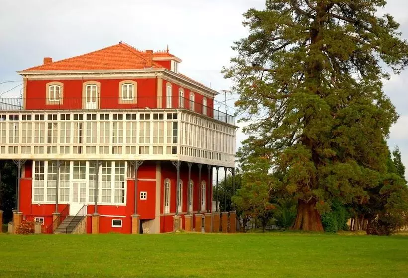 La Nana Del Mar / The Lullaby Of The Sea On Old Harbour