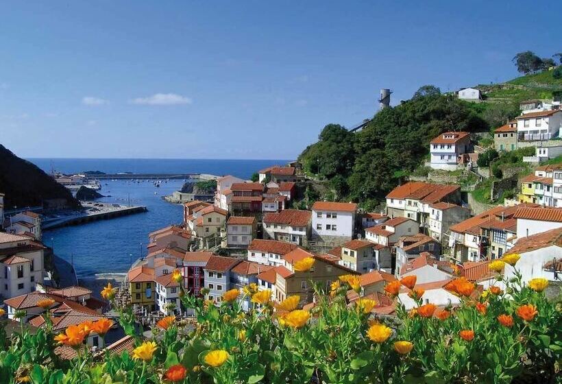 La Nana Del Mar / The Lullaby Of The Sea On Old Harbour