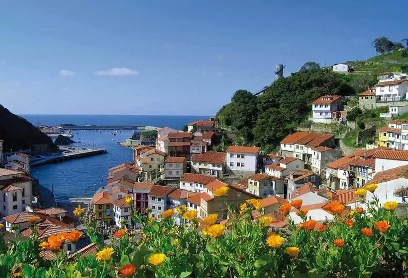 La Nana Del Mar / The Lullaby Of The Sea On Old Harbour