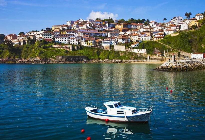 La Nana Del Mar / The Lullaby Of The Sea On Old Harbour