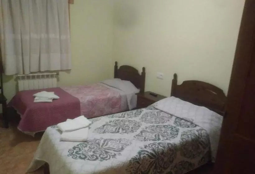 ペンション Hostal Estopiñan
