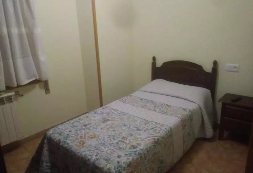 ペンション Hostal Estopiñan