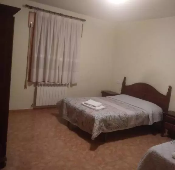 ペンション Hostal Estopiñan