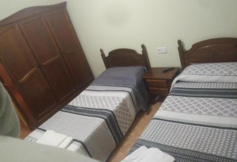 بنسيون Hostal Estopiñan