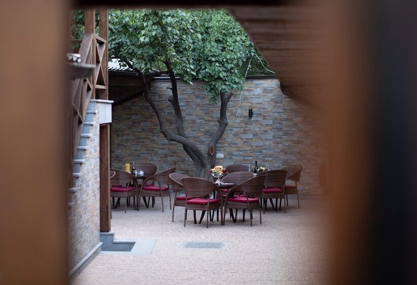 هتل Boutique Living