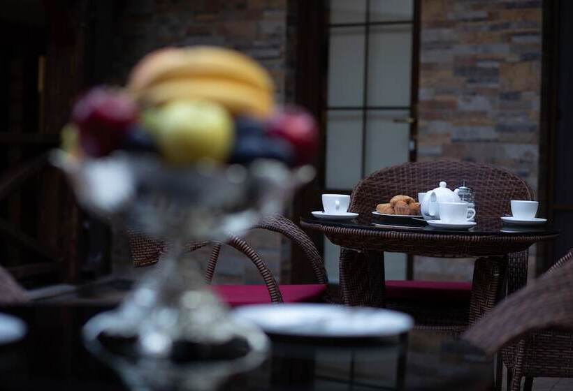 هتل Boutique Living