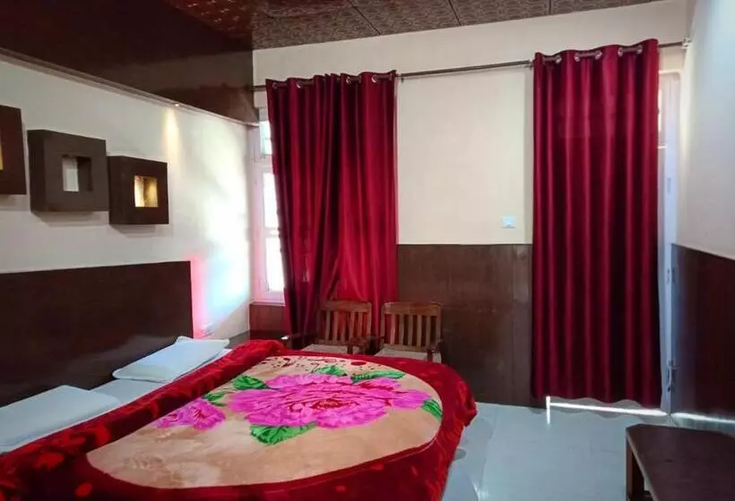 Hotelli Monal