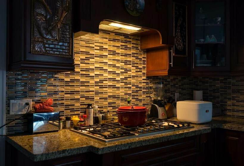 بنسيون Vancouver Yuelai Guesthouse