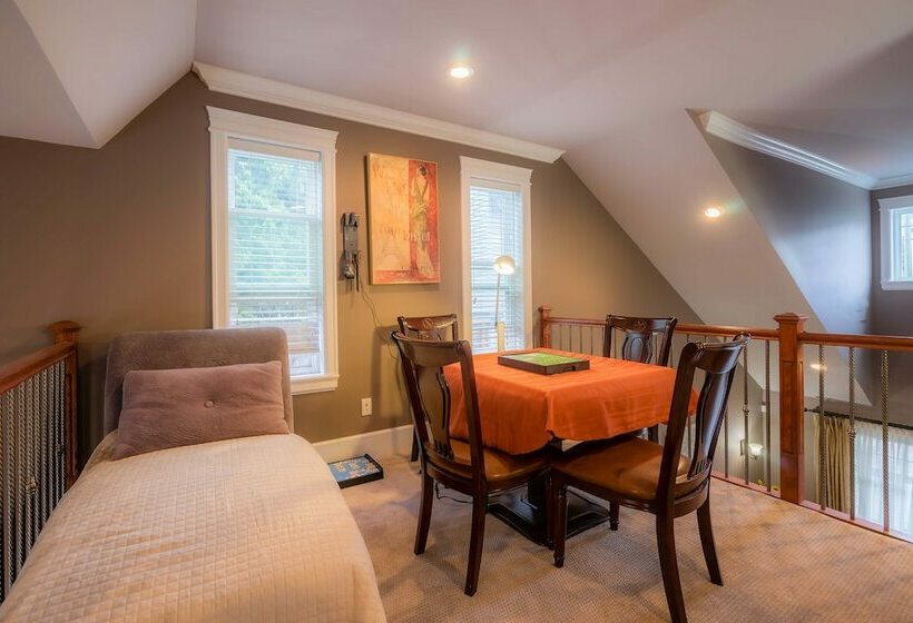 بنسيون Vancouver Yuelai Guesthouse