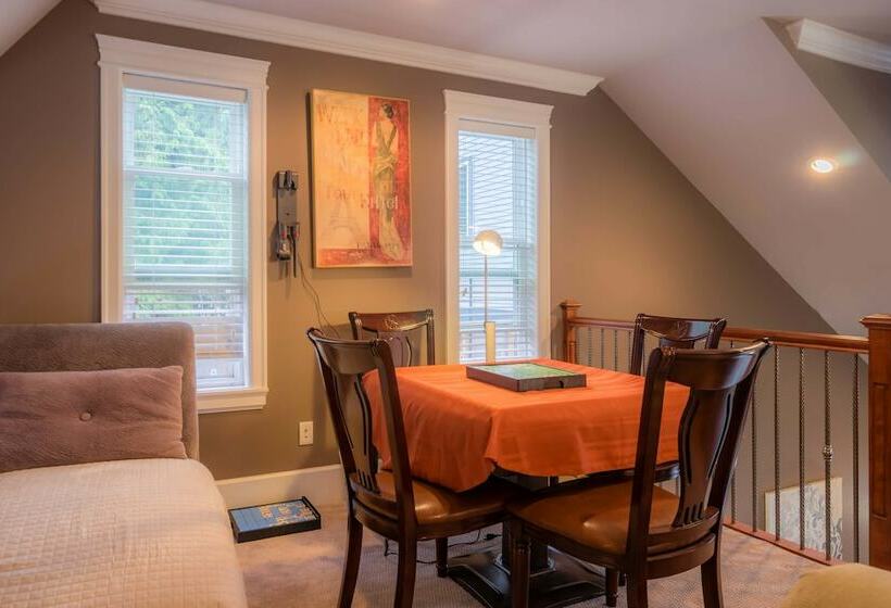 بنسيون Vancouver Yuelai Guesthouse