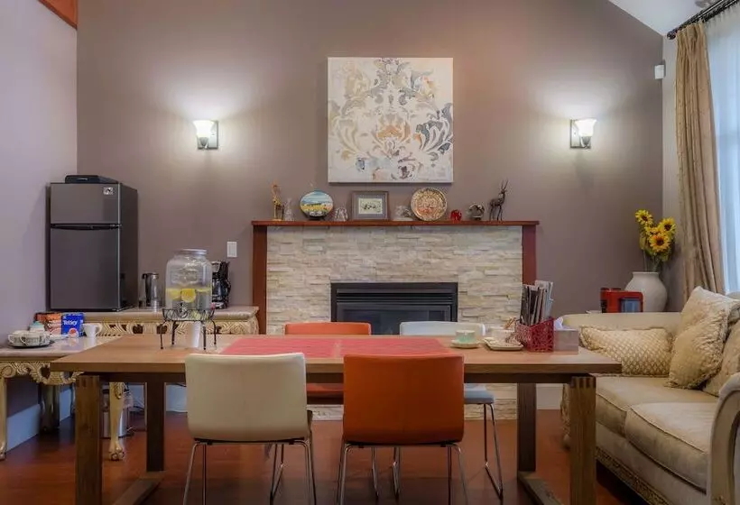 پانسیون Vancouver Yuelai Guesthouse
