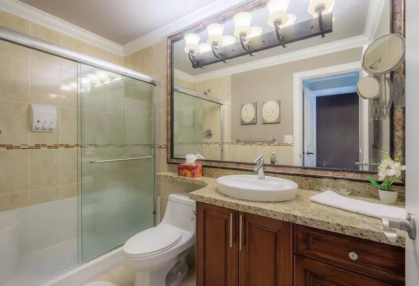 پانسیون Vancouver Yuelai Guesthouse