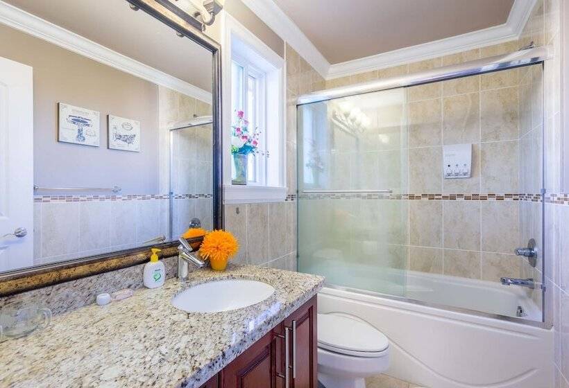 بنسيون Vancouver Yuelai Guesthouse