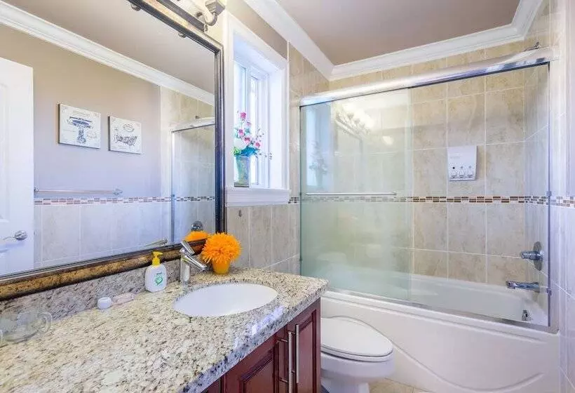 پانسیون Vancouver Yuelai Guesthouse