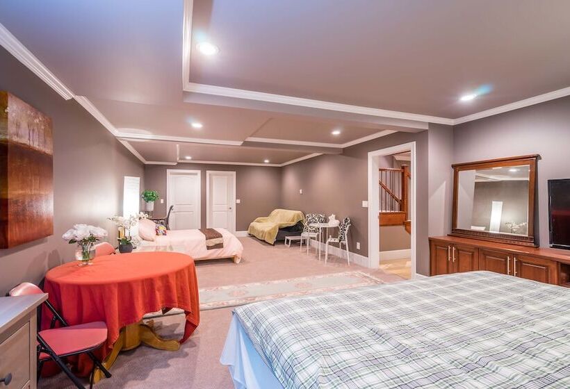 بنسيون Vancouver Yuelai Guesthouse