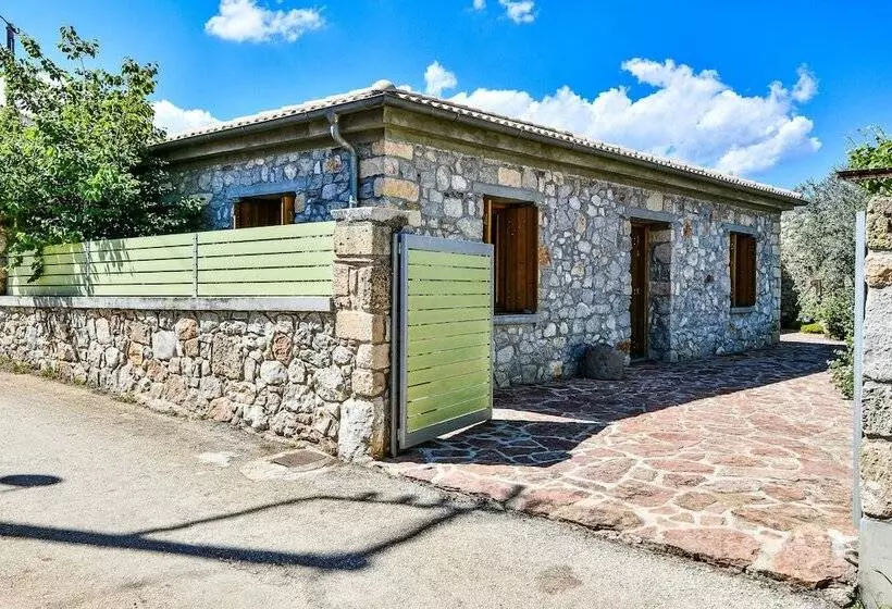 Boutique Stone Cottage With Large Terraces
