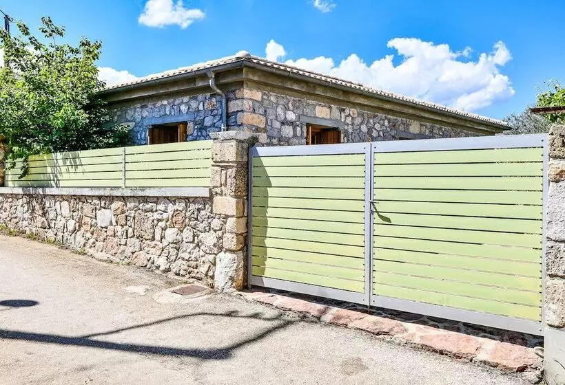 Boutique Stone Cottage With Large Terraces
