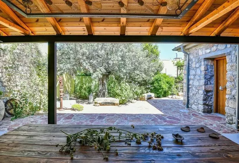 Boutique Stone Cottage With Large Terraces