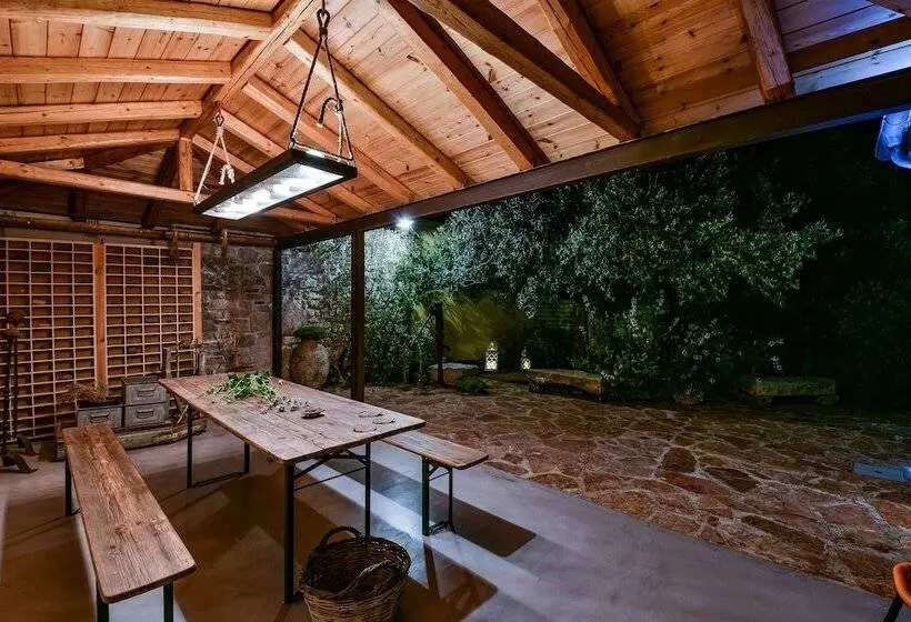 Boutique Stone Cottage With Large Terraces