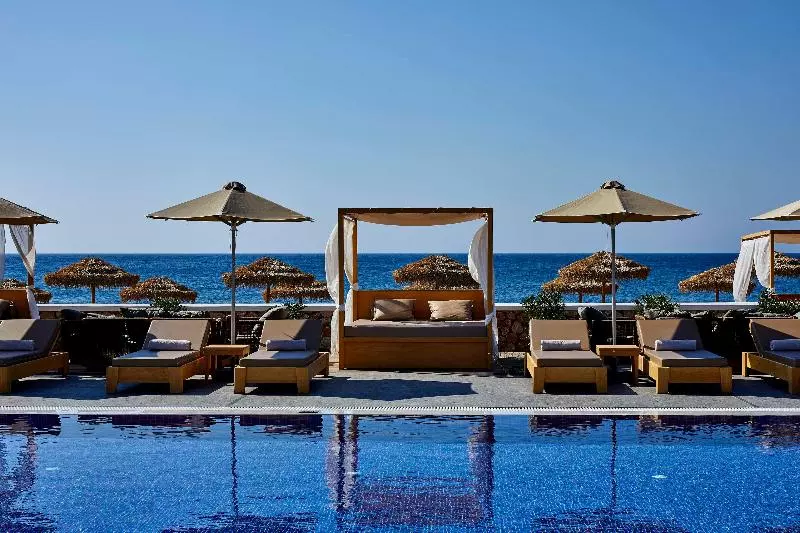 Hotelli Sea Breeze Santorini Beach Resort, Curio Collection Hilton
