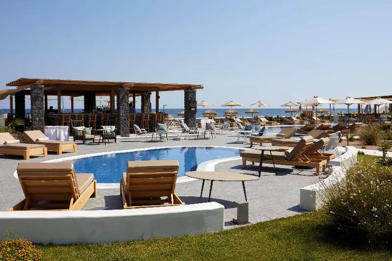 Hotelli Sea Breeze Santorini Beach Resort, Curio Collection Hilton