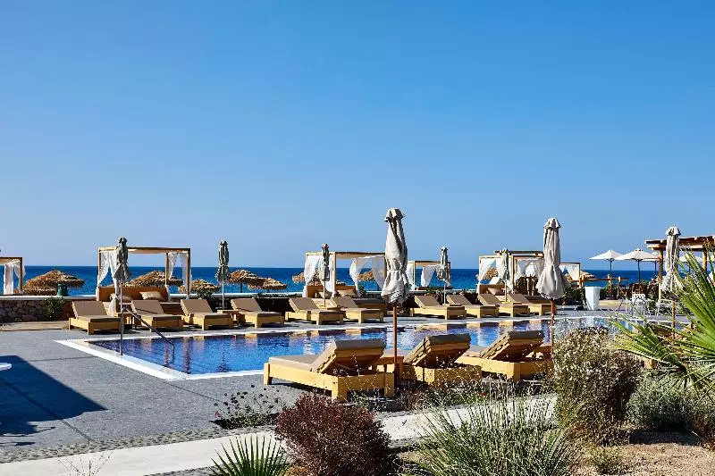 Hotelli Sea Breeze Santorini Beach Resort, Curio Collection Hilton