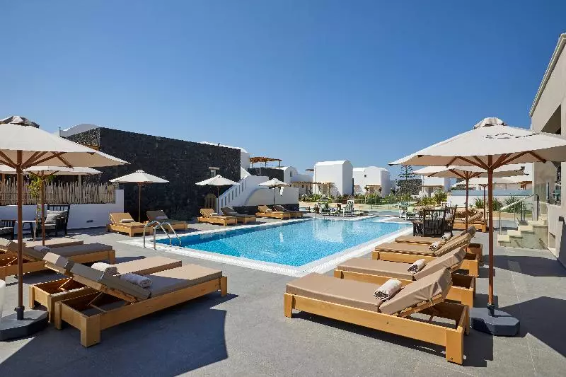 Hotelli Sea Breeze Santorini Beach Resort, Curio Collection Hilton
