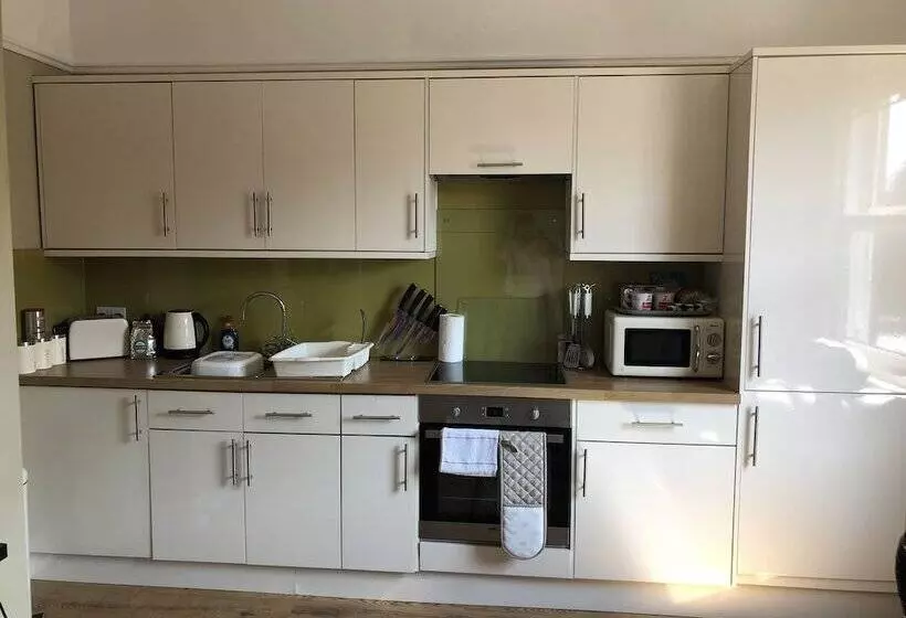 Lovely 1 Bed Apartment