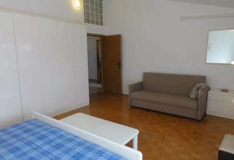 Nice And Cozy Apartment Ferry In Medulin