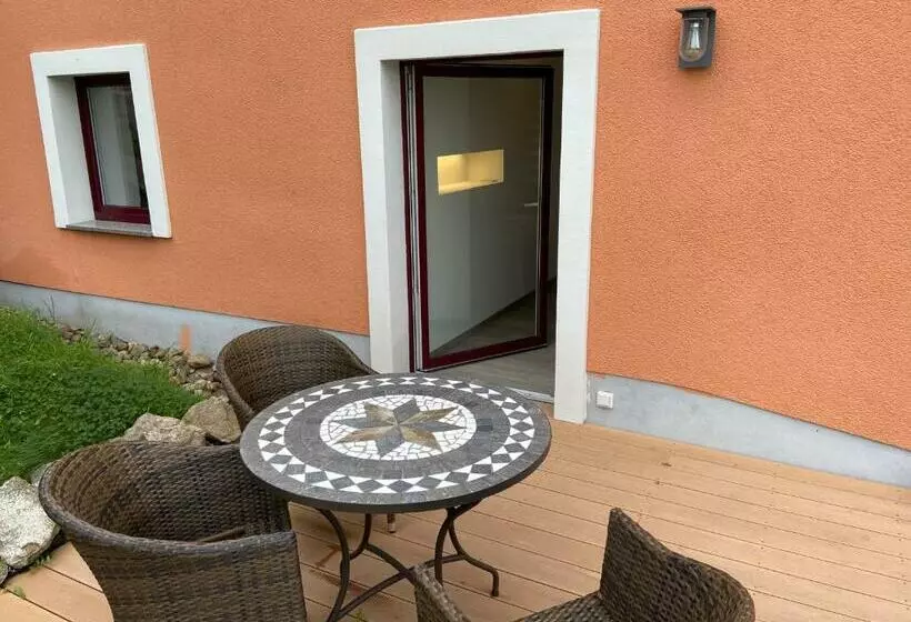 ペンション Weingut Jan Ulrich