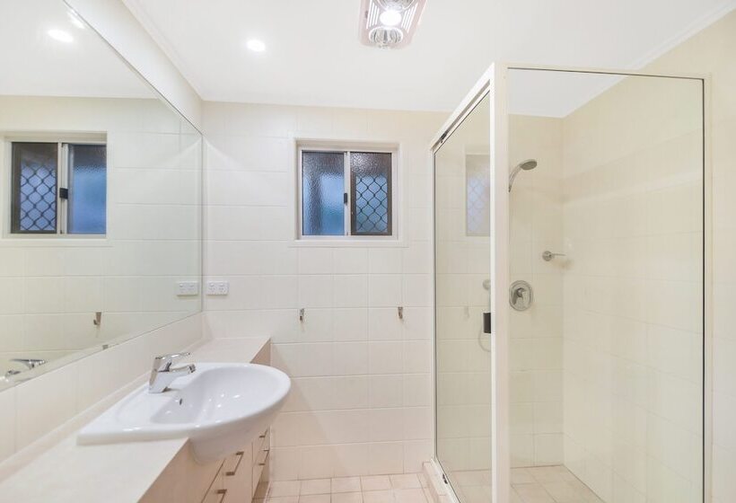 Summer Place   24 Shearwater Street