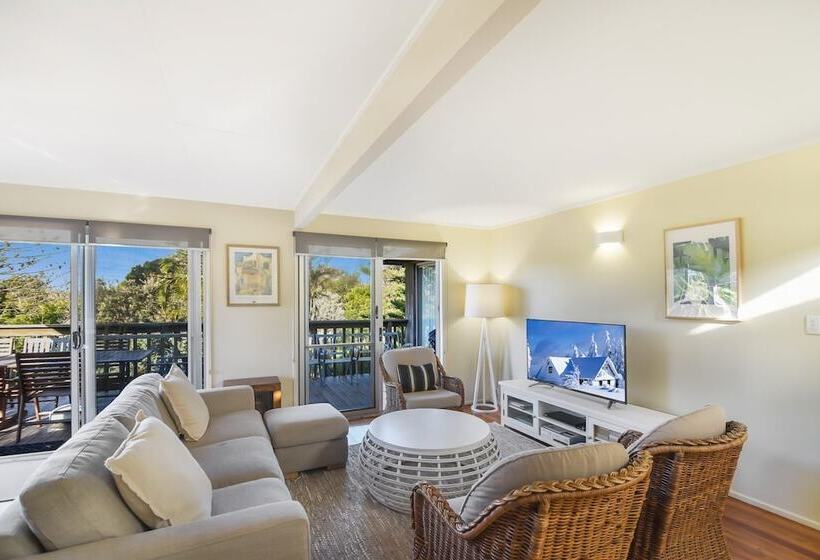 Summer Place   24 Shearwater Street