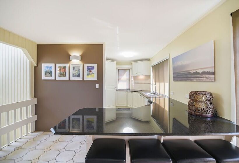 Summer Place   24 Shearwater Street