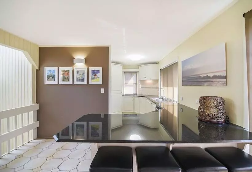 Summer Place   24 Shearwater Street