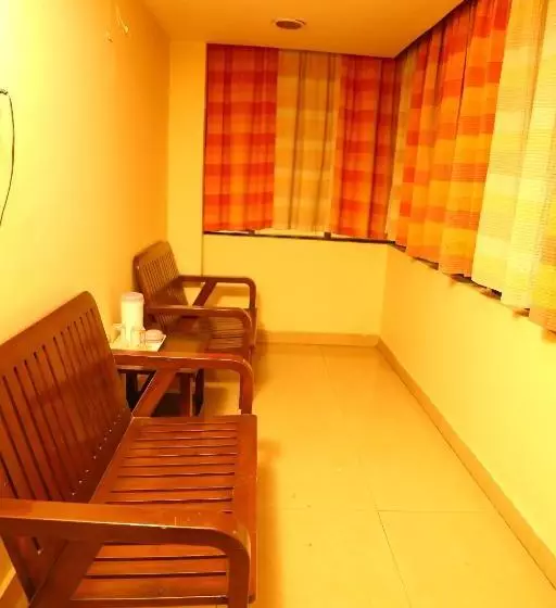 هتل Akanksha Inn