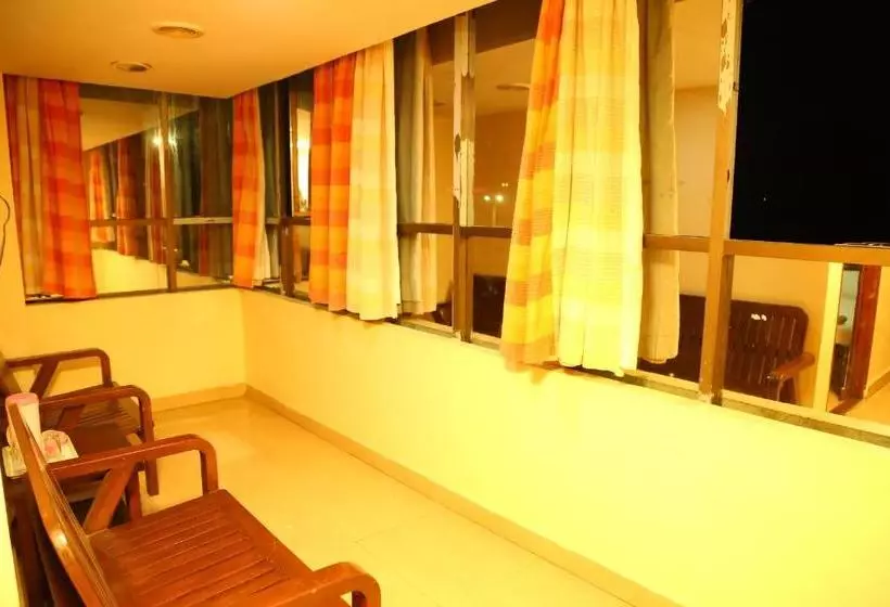 هتل Akanksha Inn