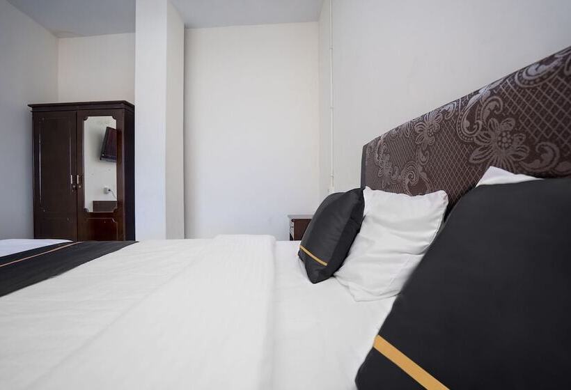 فندق Oyo 2695 D Es Guest House