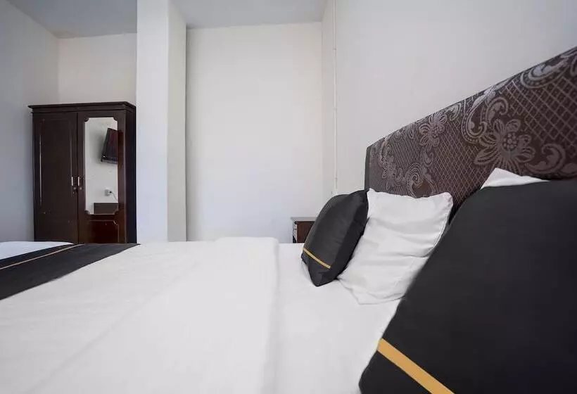 ホテル Oyo 2695 D Es Guest House