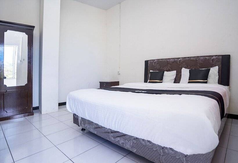 فندق Oyo 2695 D Es Guest House