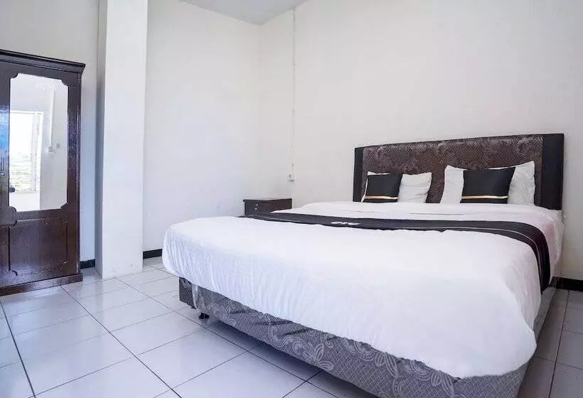 ホテル Oyo 2695 D Es Guest House