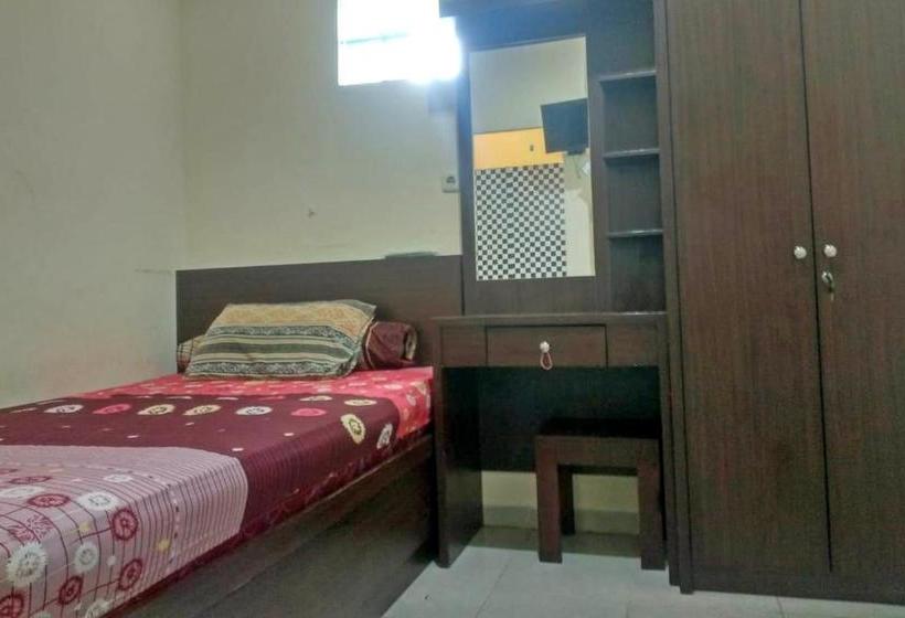 Hotel Oyo 2812 Hommy Boarding House