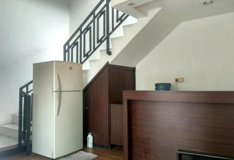 Hotel Oyo 2812 Hommy Boarding House