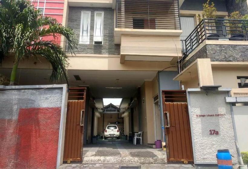 Hotel Oyo 2812 Hommy Boarding House