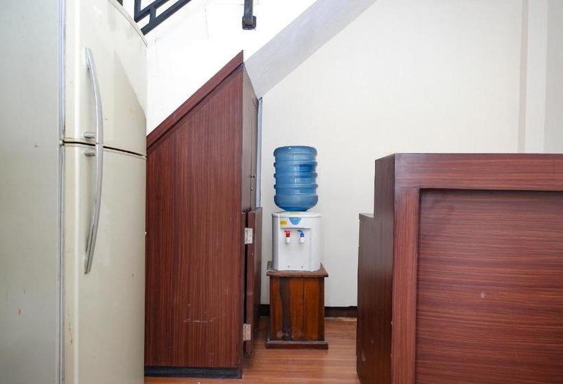 Hotel Oyo 2812 Hommy Boarding House