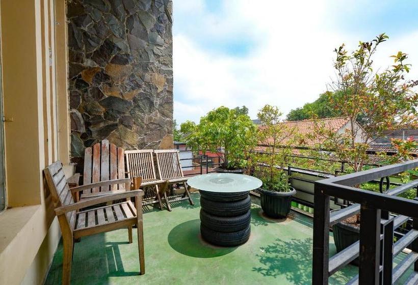 Hotel Oyo 2812 Hommy Boarding House