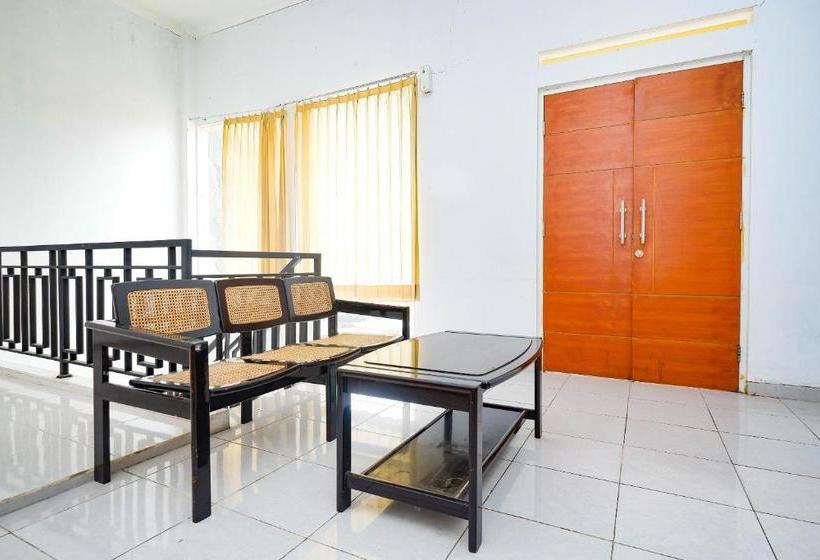 Hotel Oyo 2812 Hommy Boarding House