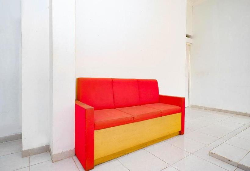 Hotel Oyo 2812 Hommy Boarding House