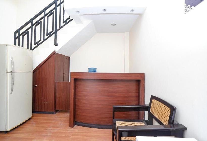 Hotel Oyo 2812 Hommy Boarding House