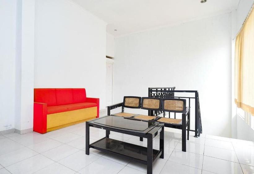 Hotel Oyo 2812 Hommy Boarding House