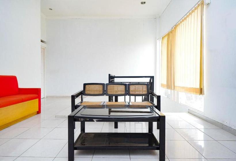 Hotel Oyo 2812 Hommy Boarding House